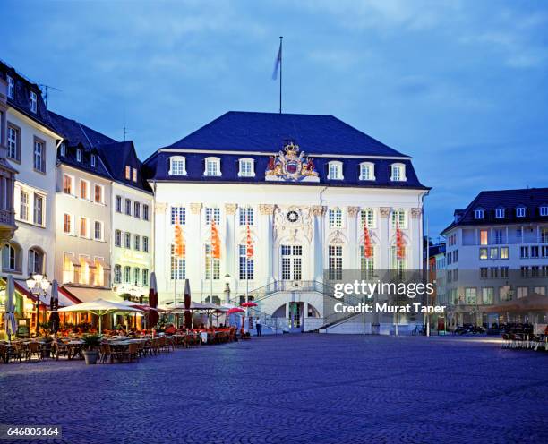 city hall (rathaus) and town square - bonn stock-fotos und bilder