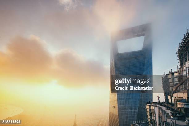 overlooking  of shanghai city´s skyscrapers - shanghai world financial center - fotografias e filmes do acervo