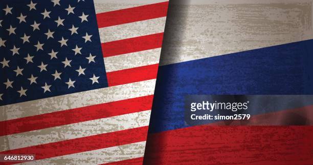 usa und russische flagge mit grunge texturen hintergrund - russland stock-grafiken, -clipart, -cartoons und -symbole