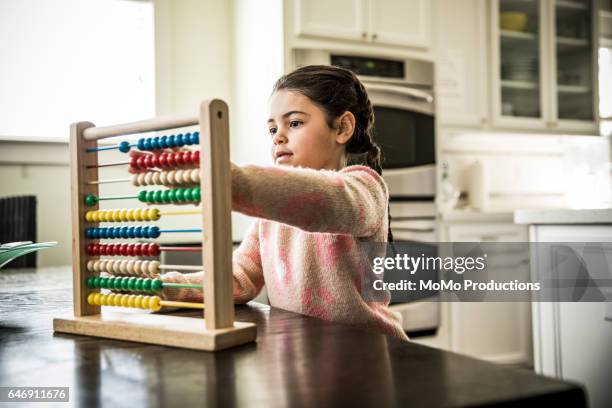 girl (7 yrs) using abacus - abaco fotografías e imágenes de stock