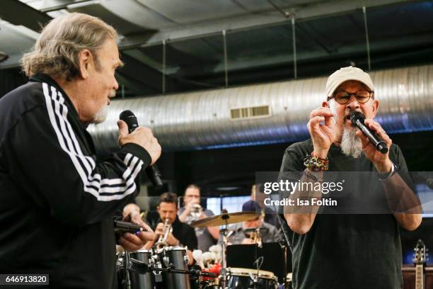 David Thompson Singer 122 David Thompson (Singer) Stock Photos, High-Res Pictures, and Images ...