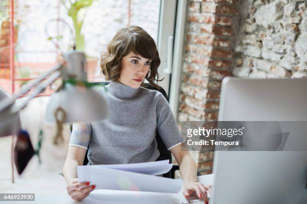 161218 small business, working at the office. - concentration stock pictures, royalty-free photos & images