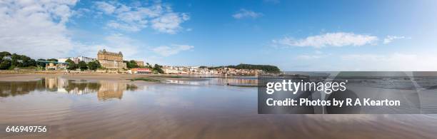 panorama of the beach at scarborough, north yorkshire, england - scarborough uk 個照片及圖片檔