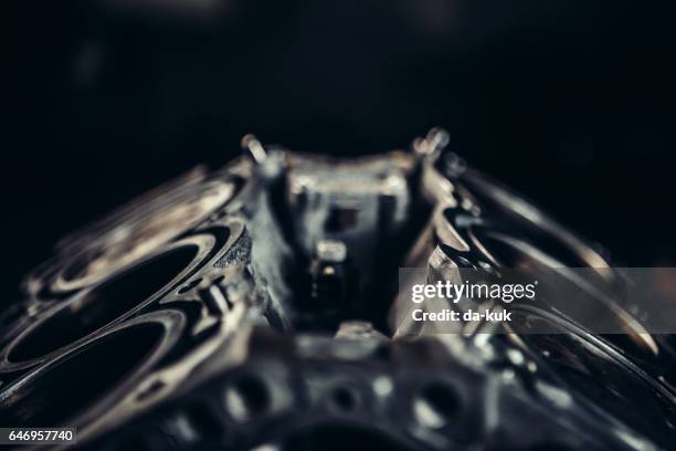 v8 car engine close-up - motor imagens e fotografias de stock