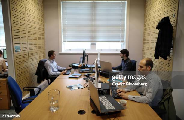 Employee Internal Computer 91,921 Office Employees On Computers Stock Photos, High-Res Pictures ...
