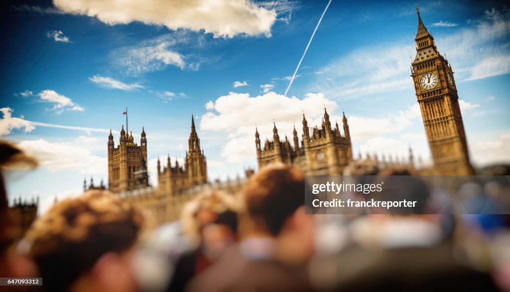 Stadt von Westminster in London voller Menschen