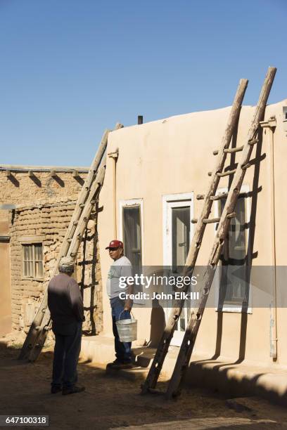 adobe buildings at acoma pueblo - acomia stock pictures, royalty-free photos & images