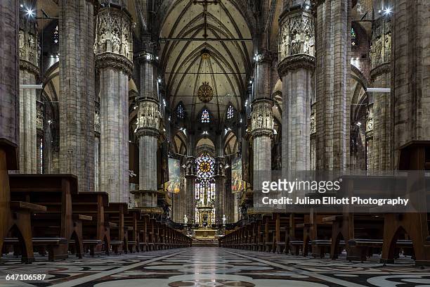 the duomo di milano or milan cathedral, italy. - catedral de milão - fotografias e filmes do acervo