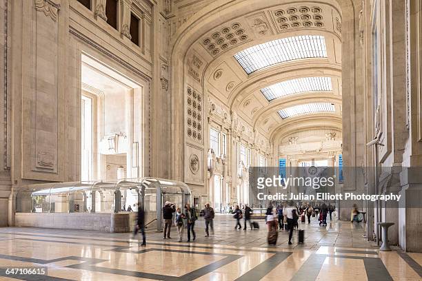 milano centrale railway station in milan, italy. - railroad station stock pictures, royalty-free photos & images