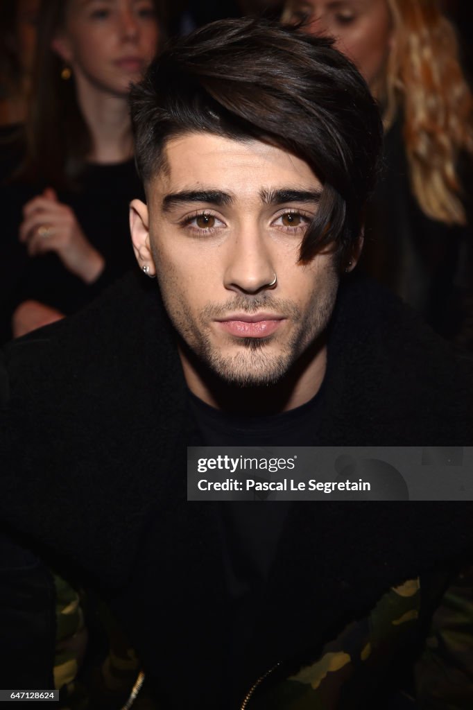 Balmain : Front Row - Paris Fashion Week Womenswear Fall/Winter 2017/2018