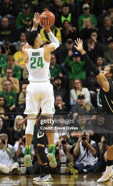 Dillon Brooks of the Oregon Ducks shoots the ball in the first half of the game against the Colorado Buffaloes at Matthew Knight Arena on February...