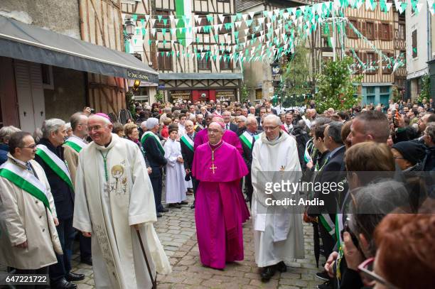 Ceremony on the occasion of the 72nd Ostensions of Limoges on . Procession to the Chapel of Saint-Aurelien