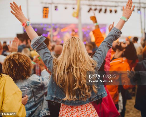festival freedom - music festival dancing stock pictures, royalty-free photos & images