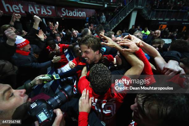 Goalkeeper, Tim Krul of AZ Alkmaar celebratres with team mates after saving the final penalty in the shoot out to win the Dutch KNVB Cup Semi-final...