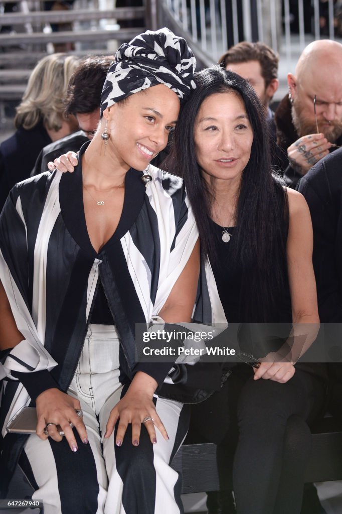 Rick Owens : Front Row - Paris Fashion Week Womenswear Fall/Winter 2017/2018