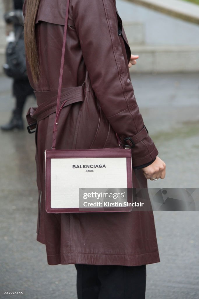 Street Style : Day Two - Paris Fashion Week Womenswear Fall/Winter 2017/2018