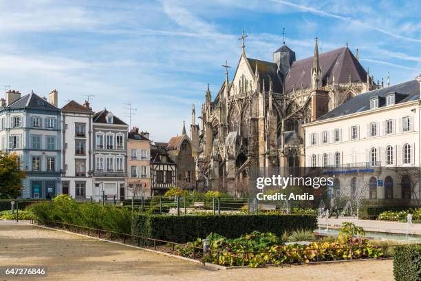 Troyes : "place de la Liberation" square with the Basilica of St.Urbain in the background.