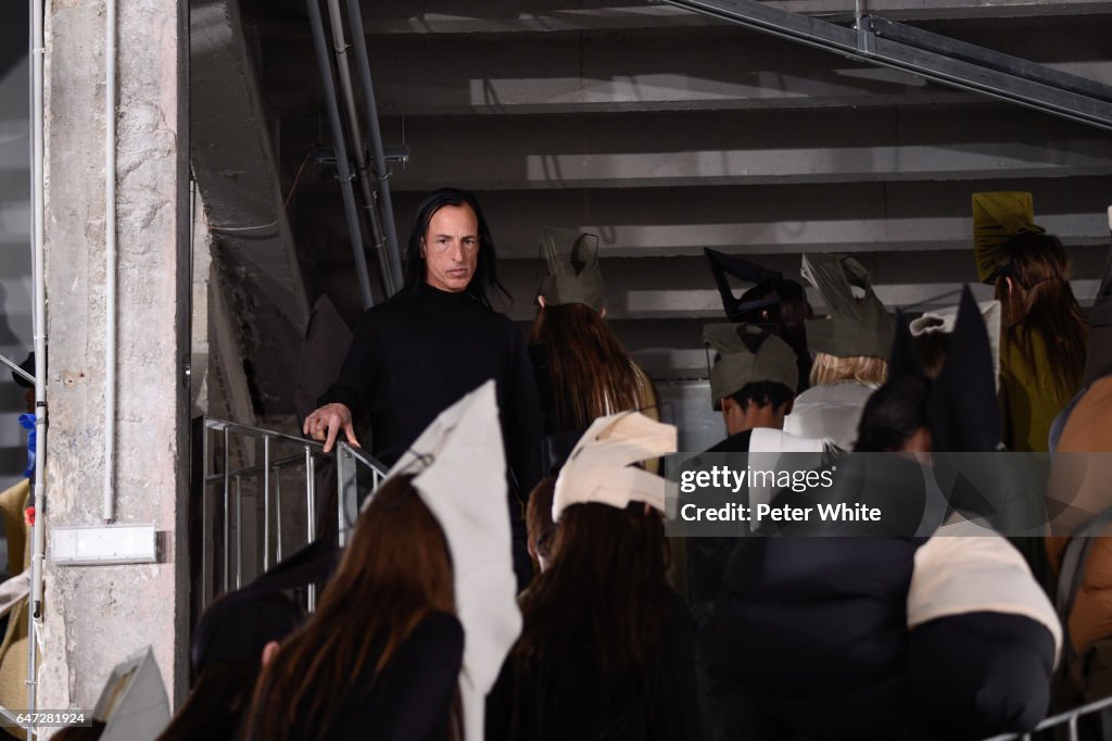 Rick Owens : Runway - Paris Fashion Week Womenswear Fall/Winter 2017/2018