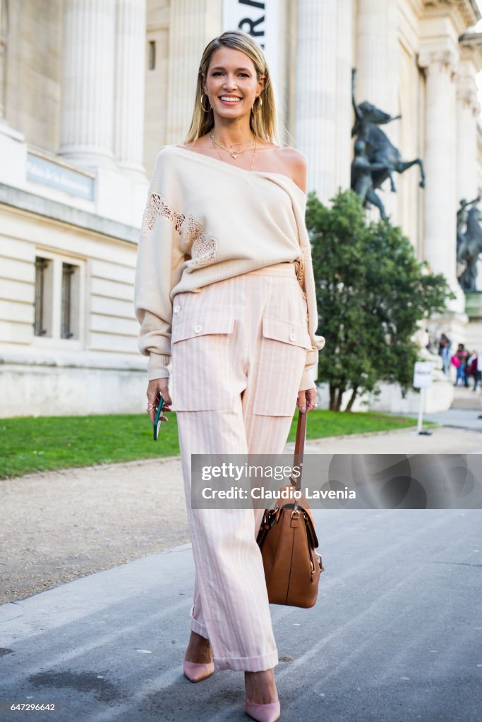 Street Style : Day Three - Paris Fashion Week Womenswear Fall/Winter 2017/2018