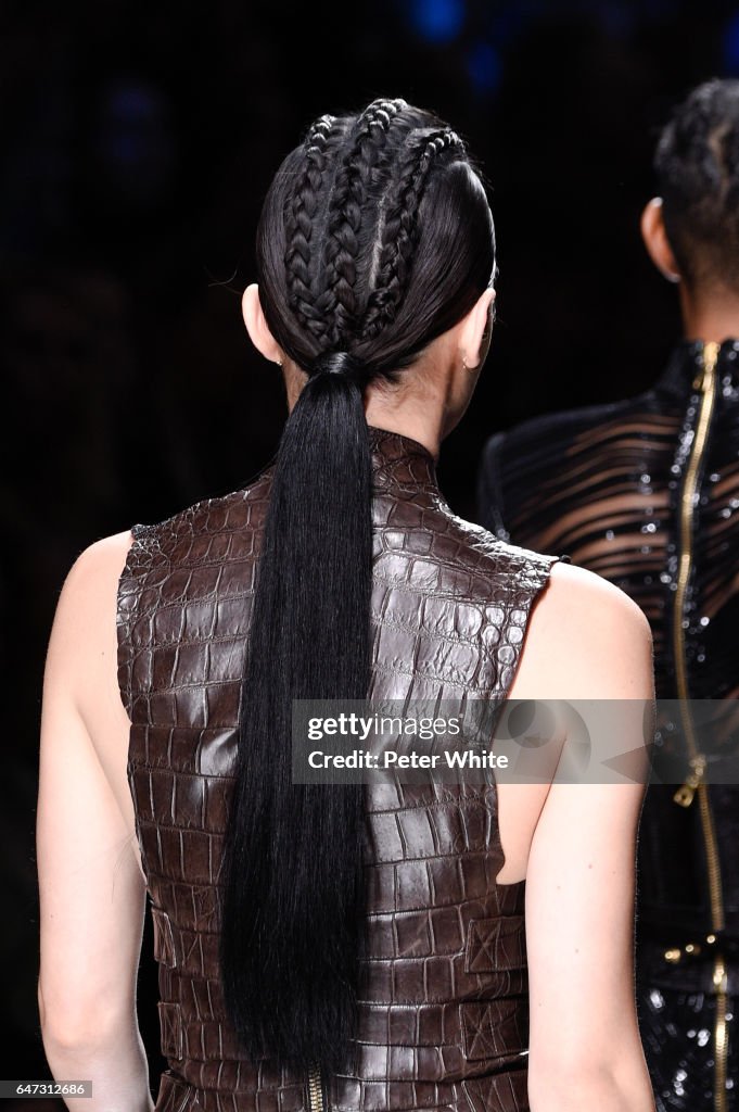 Balmain : Runway - Paris Fashion Week Womenswear Fall/Winter 2017/2018