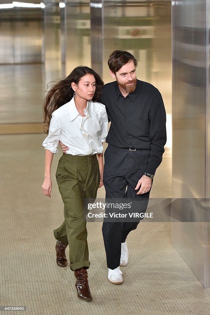 Lemaire: Runway - Paris Fashion Week Womenswear Fall/Winter 2017/2018