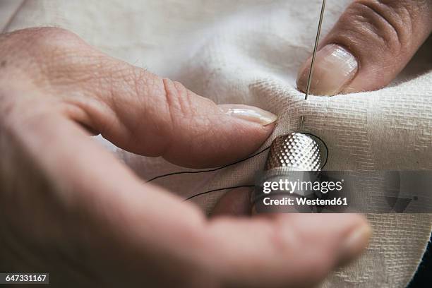 woman with a thimble sewing - 縫う ストックフォトと画像