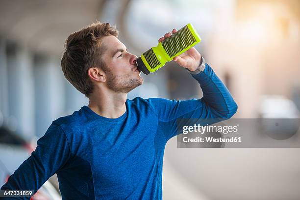young sporty man with water bottle - sportman foto e immagini stock