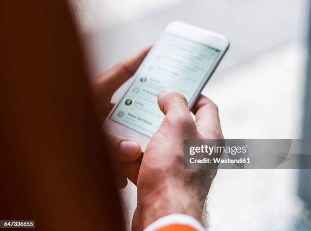 close-up of man using smartphone - online chat stockfoto's en -beelden