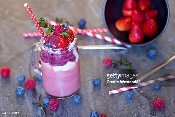 smoothie with natural yoghurt, banana, strawberry, raspberry and blueberry in glass - raspberry foto e immagini stock