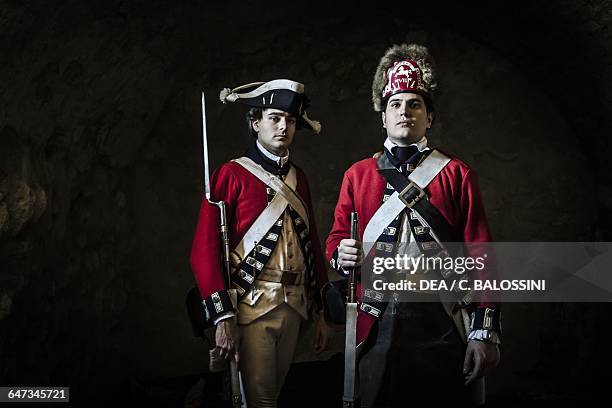 Redcoats, British army soldiers. American Revolutionary War, 18th century. Historical reenactment.
