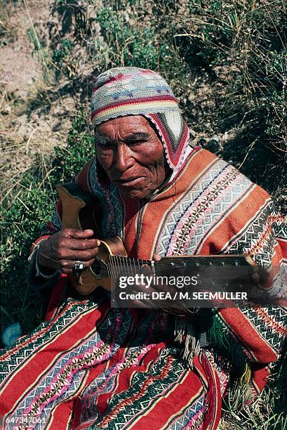 Peru String Instrument Family Cusco Music Photos and Premium High Res Pictures - Getty Images