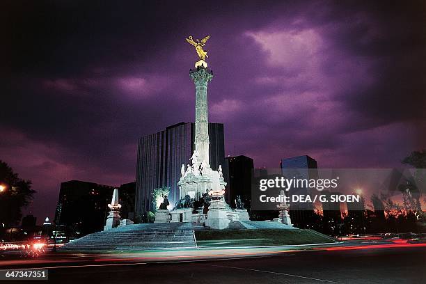 Night view of The Angel de la Independencia, Monument to Independence of Mexico Paseo de la Reforma, Mexico City, Mexico.