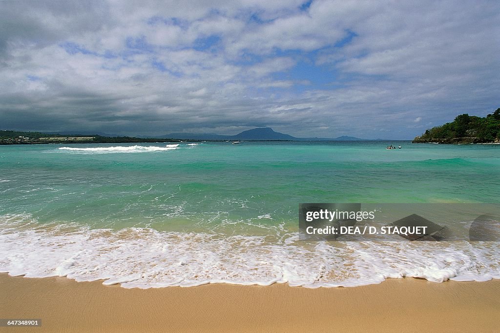 Waves breaking on Playa Sosua beach, Sosua