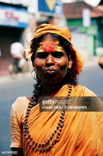 495 Indian Woman With Curly Hair Photos and Premium High Res Pictures -  Getty Images