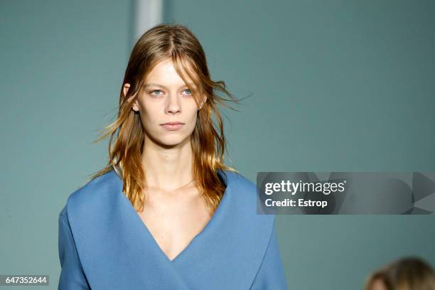 Hairstyle detail at the Sies Marjan show during the New York Fashion Week February 2017 collections on February 12, 2017 in New York City.