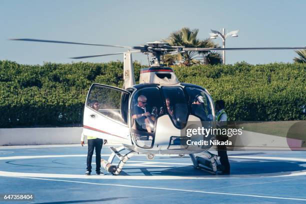 helicopter in dubai - helicopter stock pictures, royalty-free photos & images
