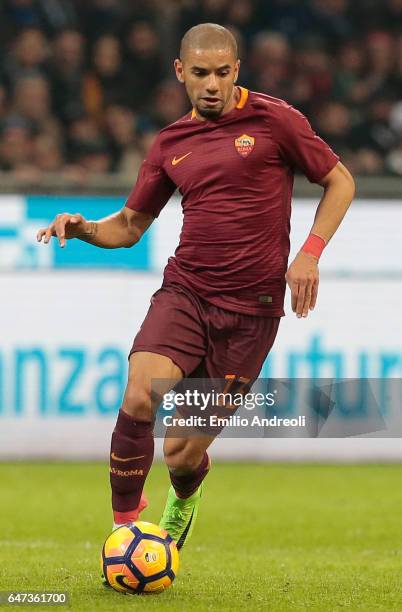 Bruno Peres of AS Roma in action during the Serie A match between FC Internazionale and AS Roma at Stadio Giuseppe Meazza on February 26, 2017 in...