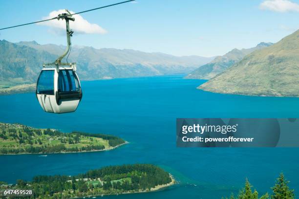 電纜車以上顯著山區的紐西蘭皇后鎮 - queenstown 個照片及圖片檔