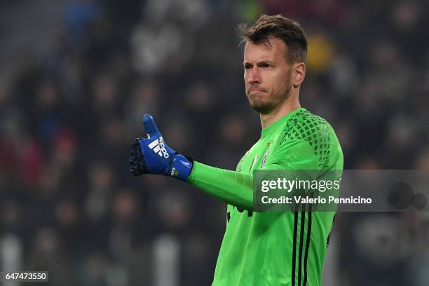 Norberto Murara Neto of Juventus FC gestures during the TIM Cup match between Juventus FC and SSC Napoli at Juventus Arena on February 28, 2017 in...