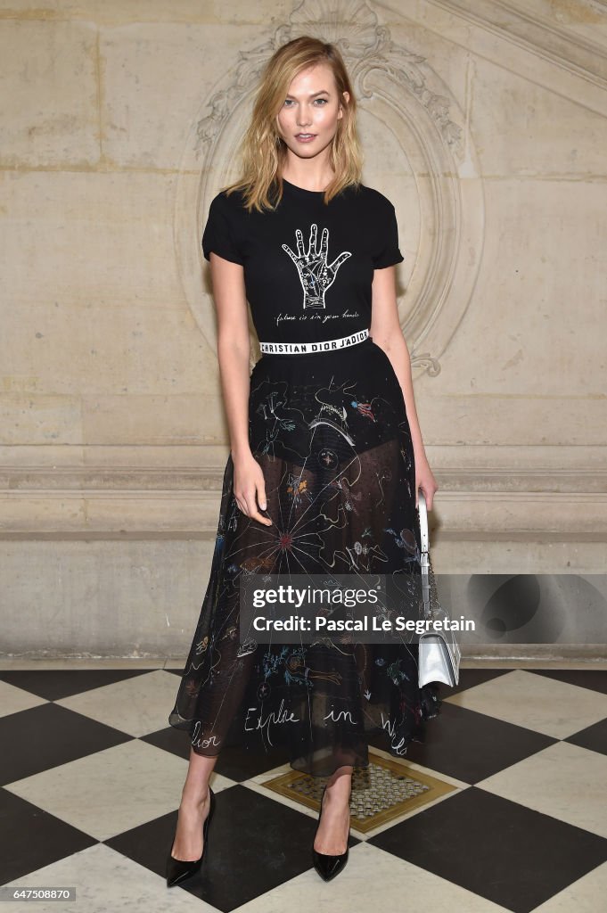 Christian Dior : Photocall - Paris Fashion Week Womenswear Fall/Winter 2017/2018