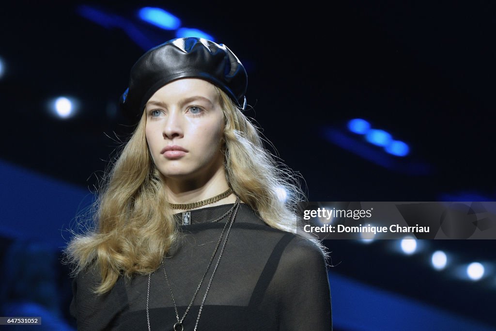 Christian Dior : Runway - Paris Fashion Week Womenswear Fall/Winter 2017/2018