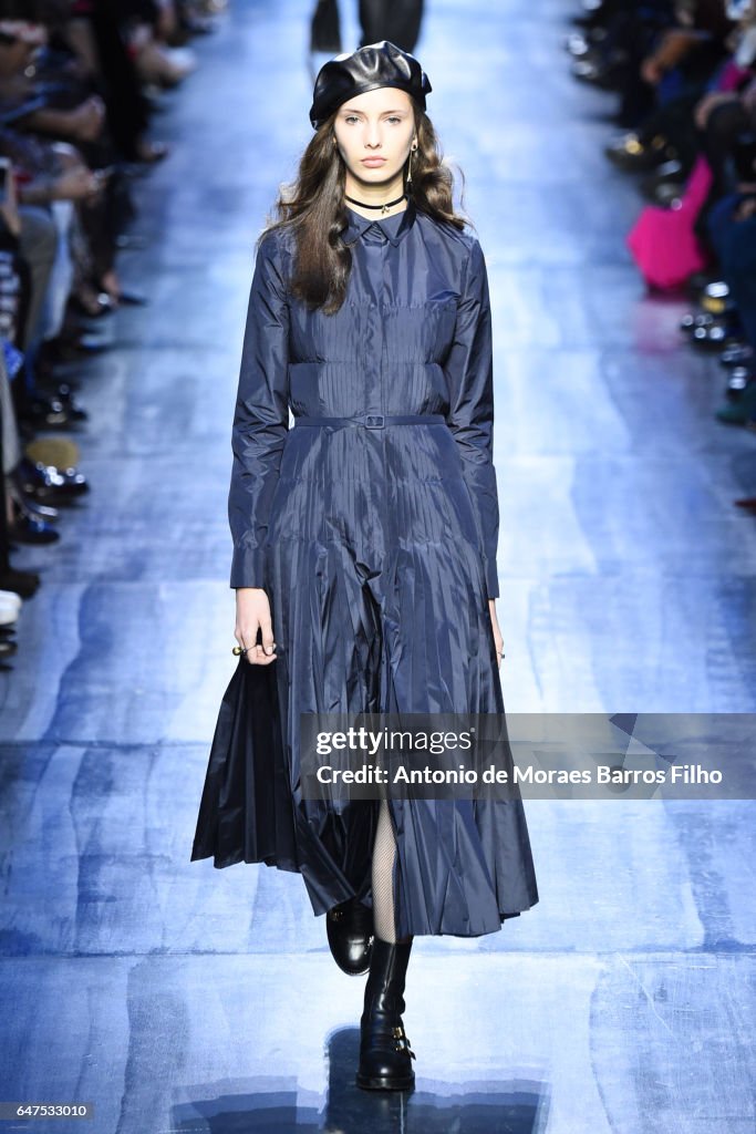 Christian Dior : Runway - Paris Fashion Week Womenswear Fall/Winter 2017/2018