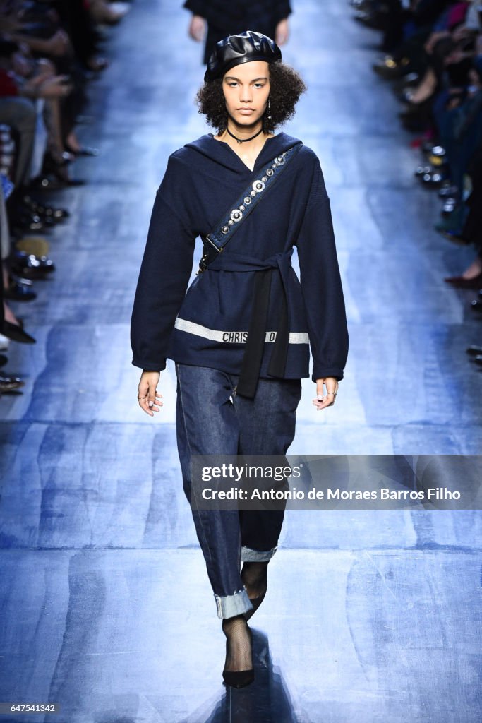 Christian Dior : Runway - Paris Fashion Week Womenswear Fall/Winter 2017/2018