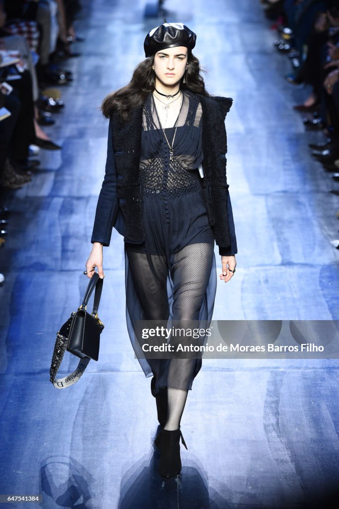 Christian Dior : Runway - Paris Fashion Week Womenswear Fall/Winter 2017/2018