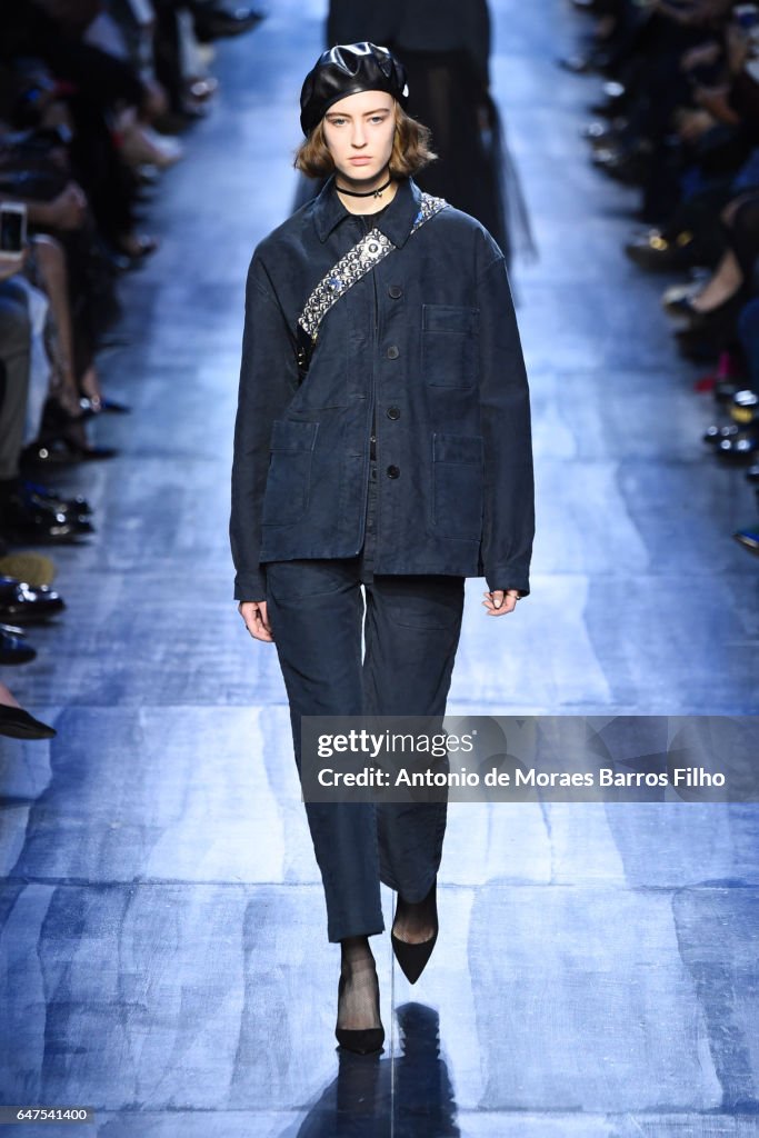 Christian Dior : Runway - Paris Fashion Week Womenswear Fall/Winter 2017/2018