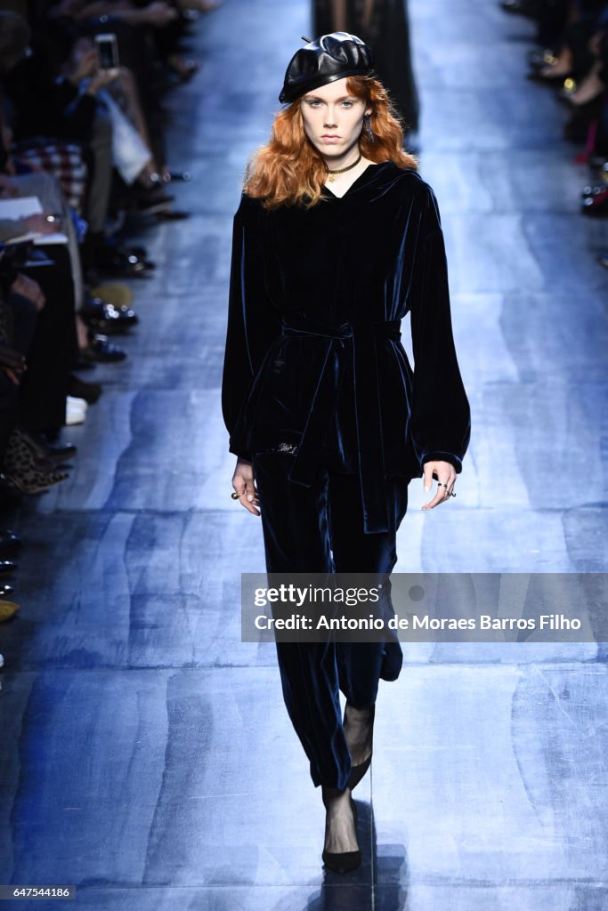 Christian Dior : Runway - Paris Fashion Week Womenswear Fall/Winter 2017/2018