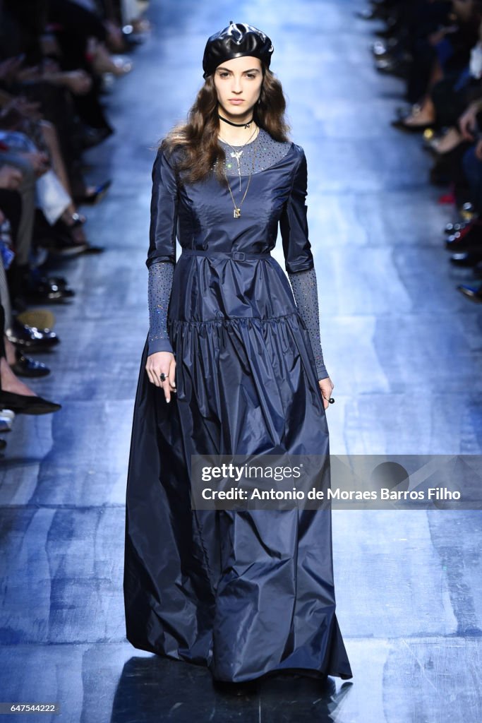 Christian Dior : Runway - Paris Fashion Week Womenswear Fall/Winter 2017/2018