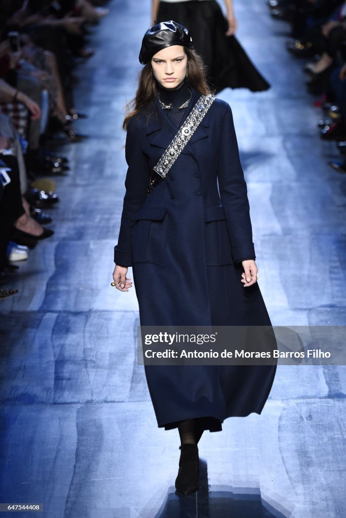 Christian Dior : Runway - Paris Fashion Week Womenswear Fall/Winter 2017/2018