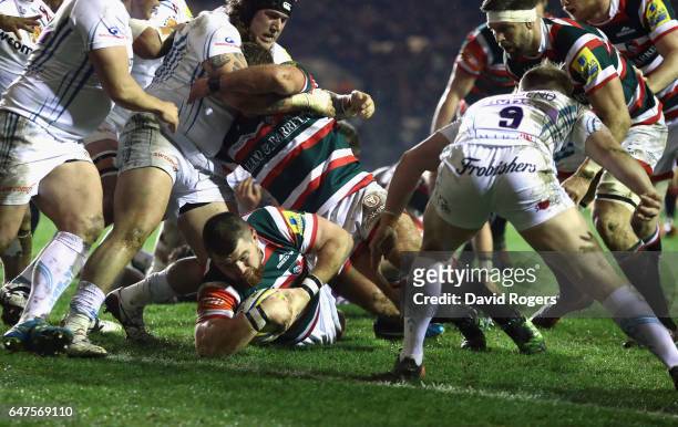 Michele Rizzo of Leicester dives over for the first try during the Aviva Premiership match between Leicester Tigers and Exeter Chiefs at Welford Road...