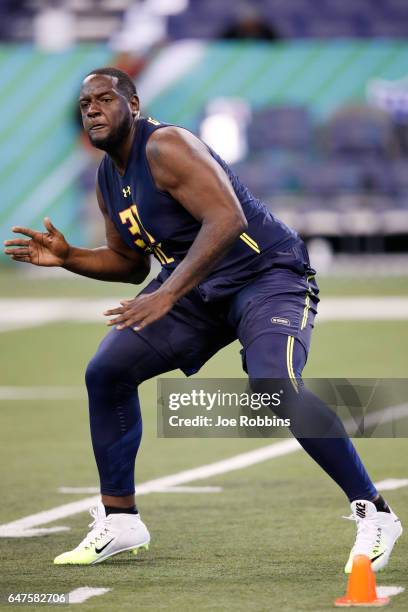 Offensive lineman Cam Robinson of Alabama runs a drill during day three of the NFL Combine at Lucas Oil Stadium on March 3, 2017 in Indianapolis,...